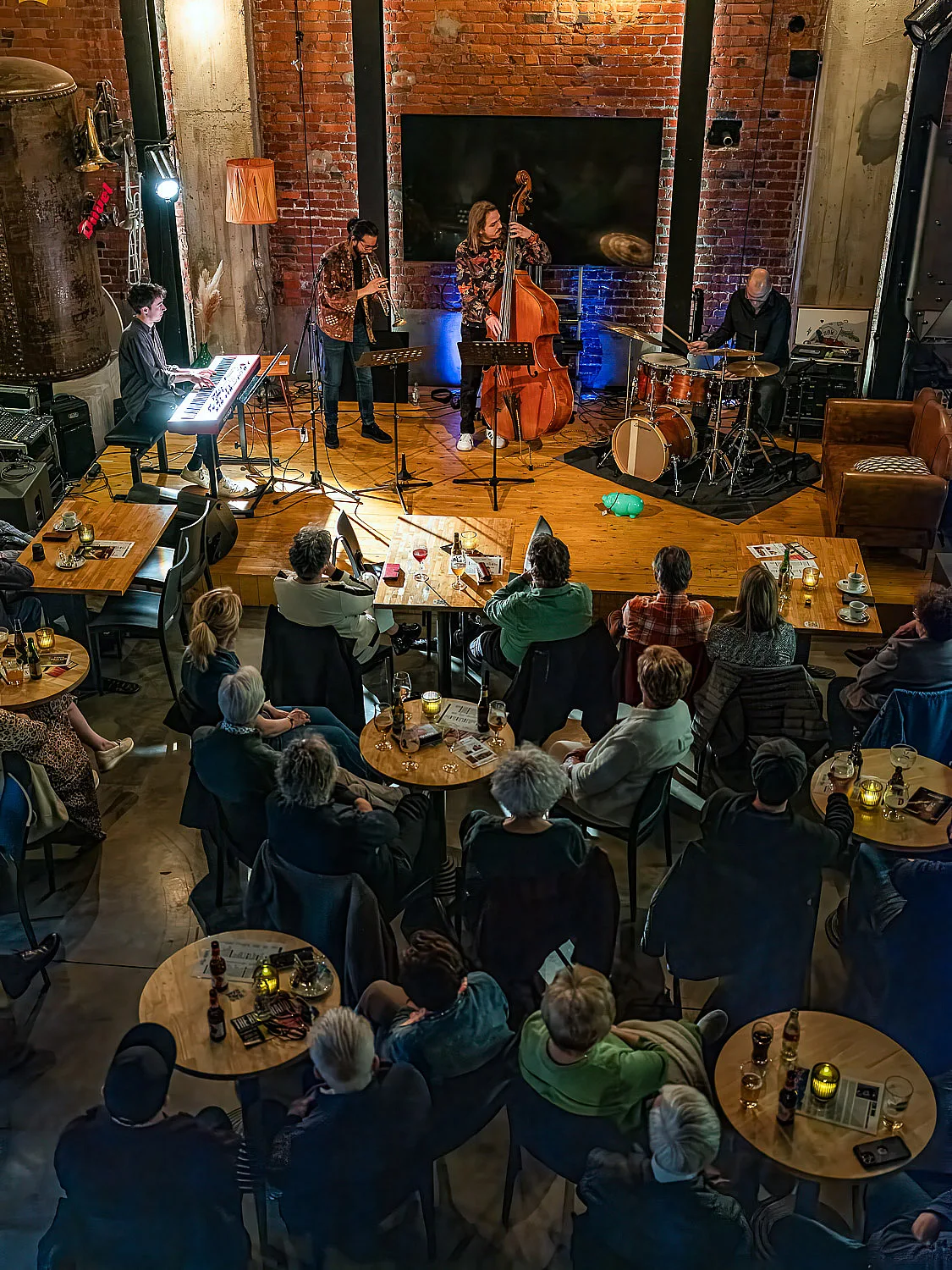 MUZEcafé — Theater café ambiance